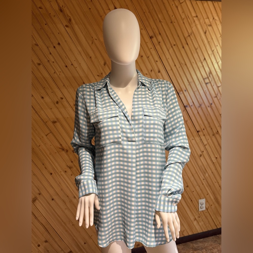 Ann Taylor checkered shirt in a fresh white, light blue, and mint green. Size S